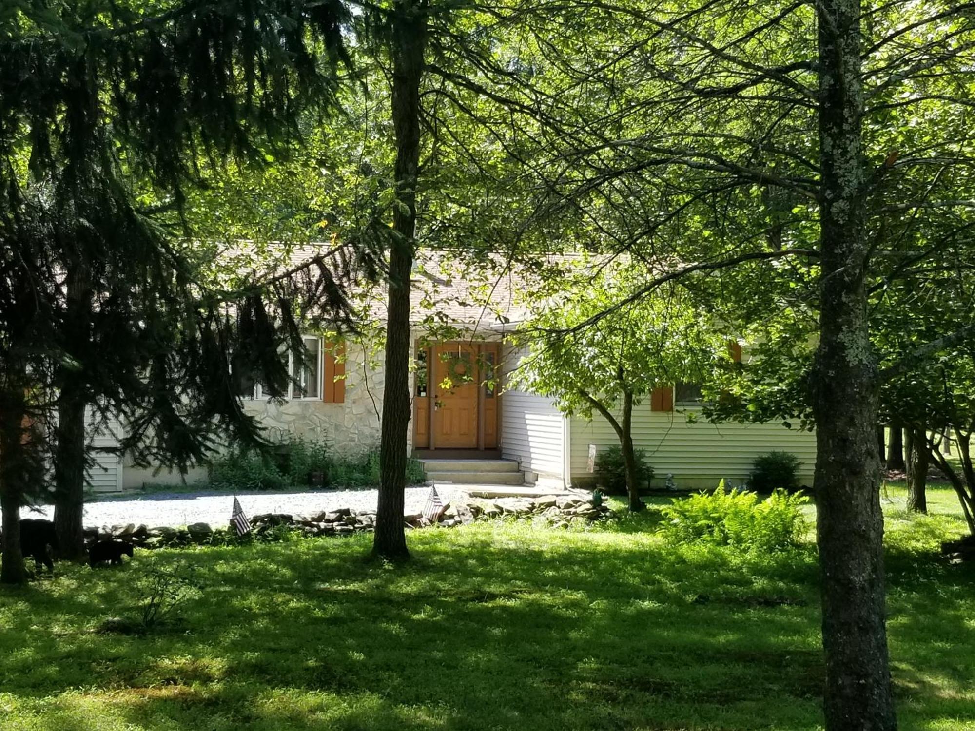 Serenity And Fun All In One In This Cozy Pocono Cabin Jim Thorpe Exteriör bild