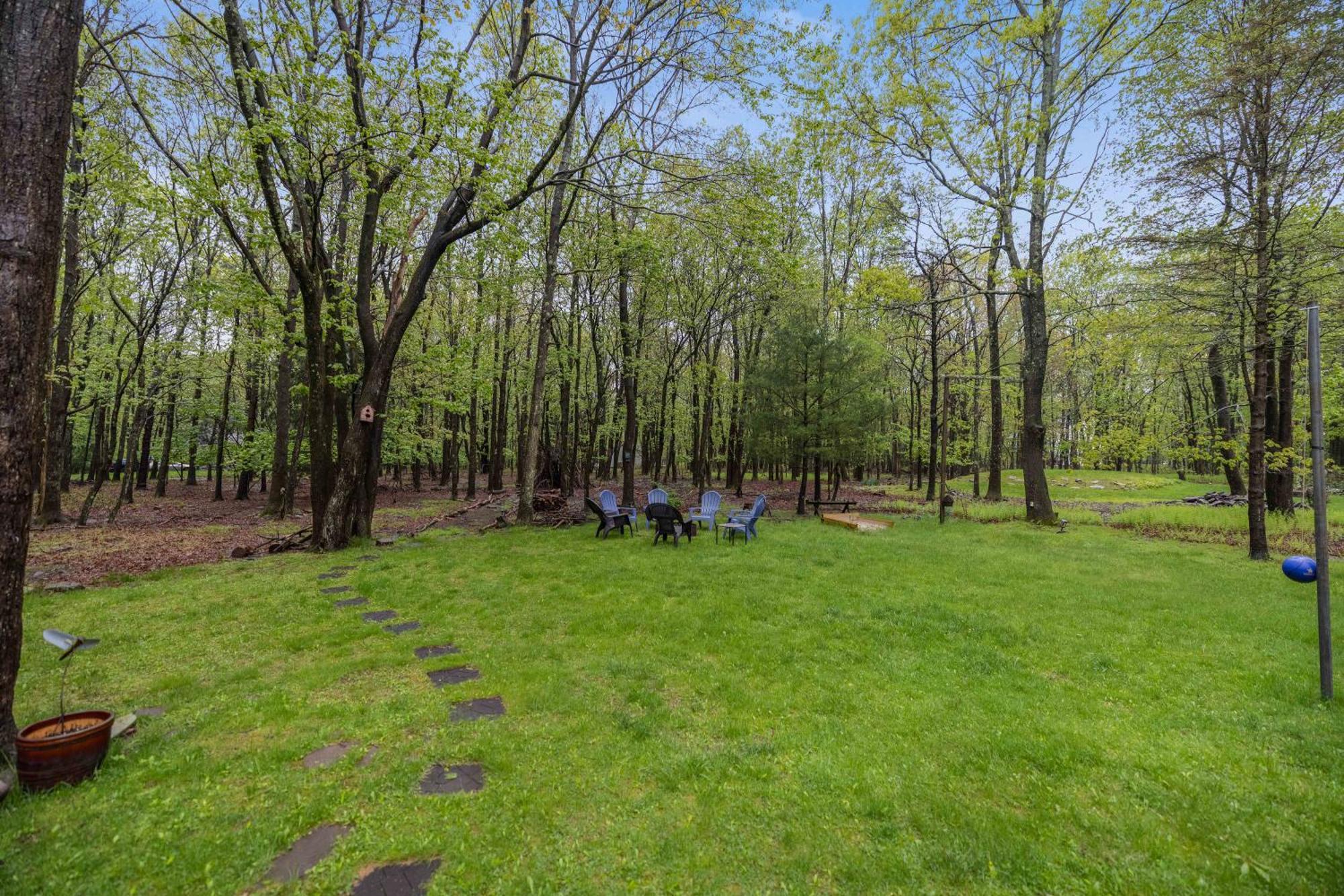 Serenity And Fun All In One In This Cozy Pocono Cabin Jim Thorpe Exteriör bild