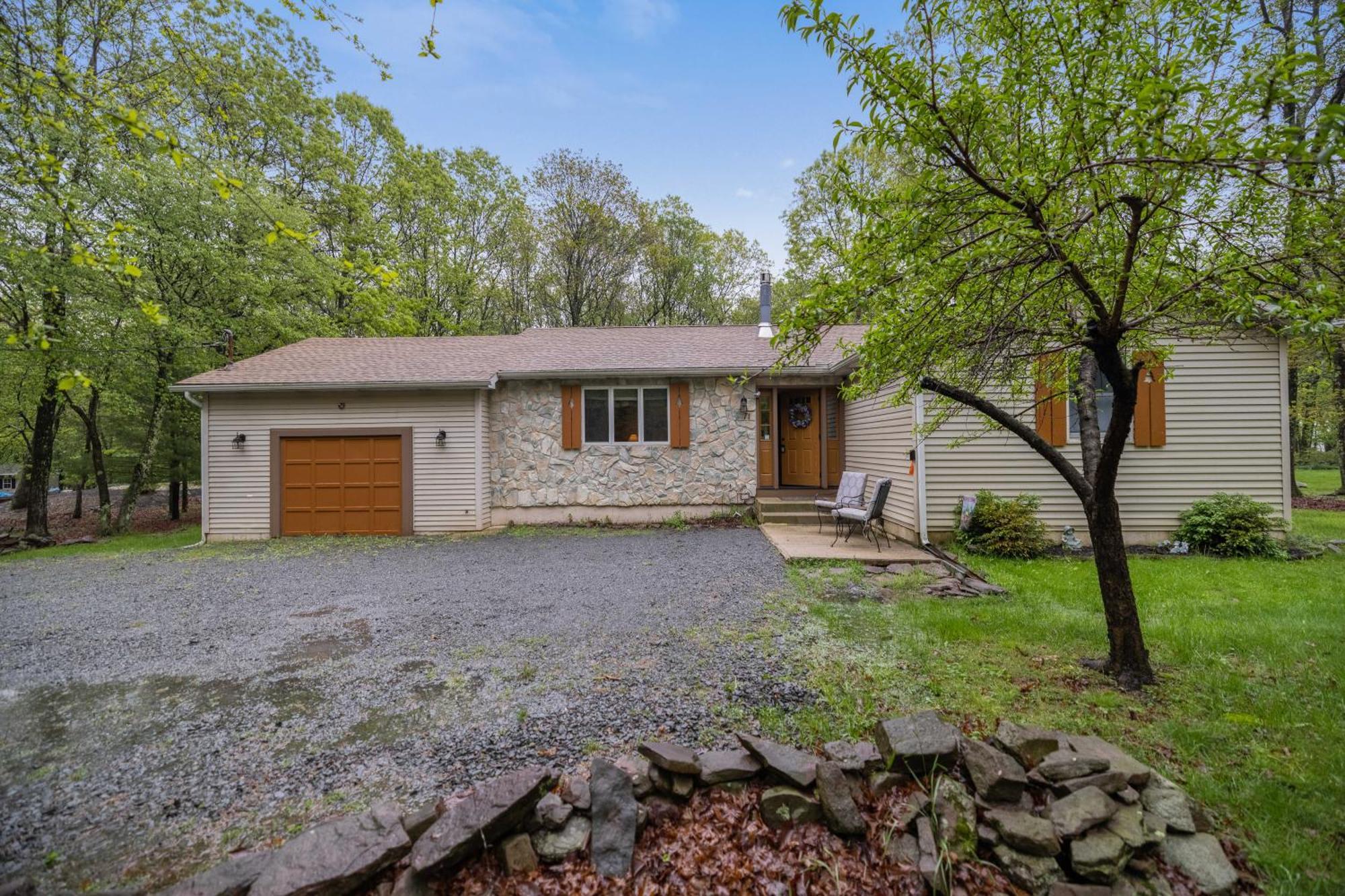 Serenity And Fun All In One In This Cozy Pocono Cabin Jim Thorpe Exteriör bild