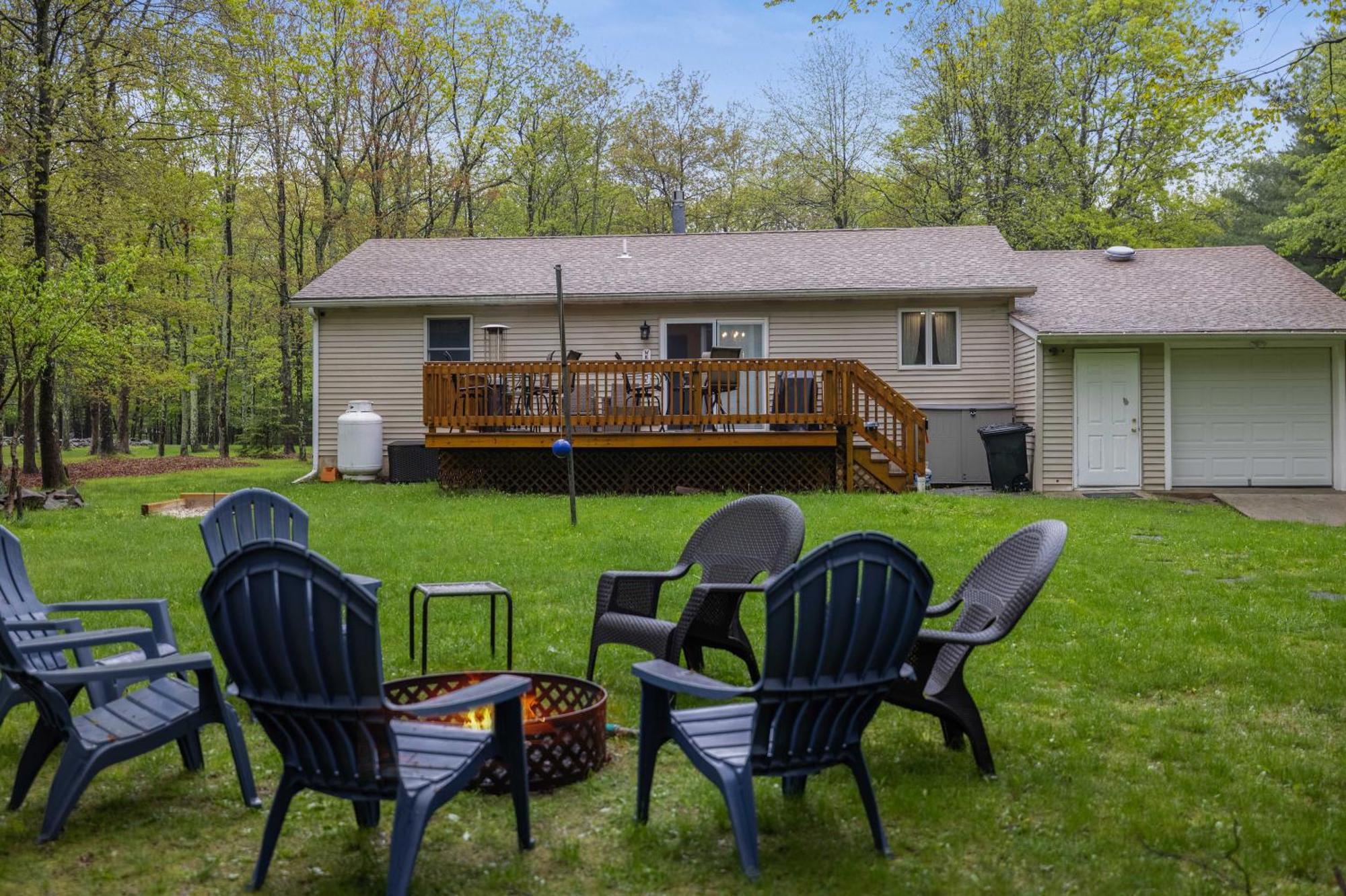 Serenity And Fun All In One In This Cozy Pocono Cabin Jim Thorpe Exteriör bild